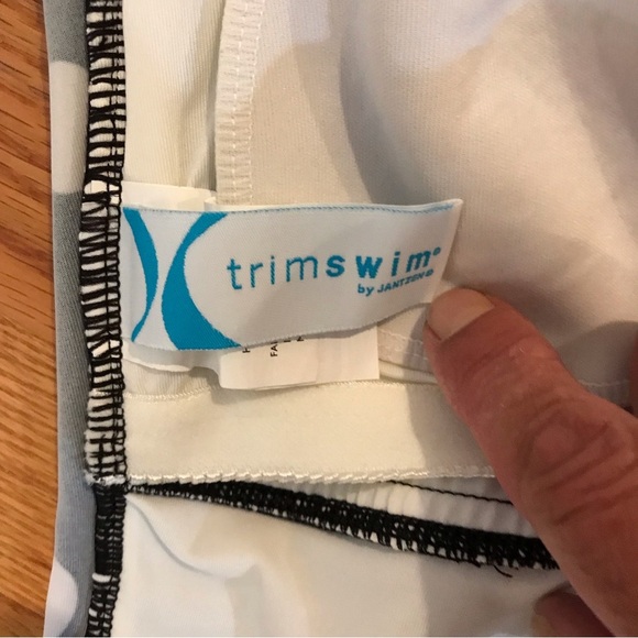 ▪️trimswim by JANTZEN Polka Dot Swimsuit - Picture 8 of 10